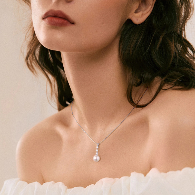 9.5-10 mm Natural Freshwater Pearl Drop Pendant Necklace with Moissanite Stones