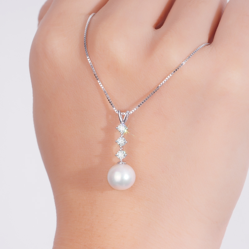 9.5-10 mm Natural Freshwater Pearl Drop Pendant Necklace with Moissanite Stones