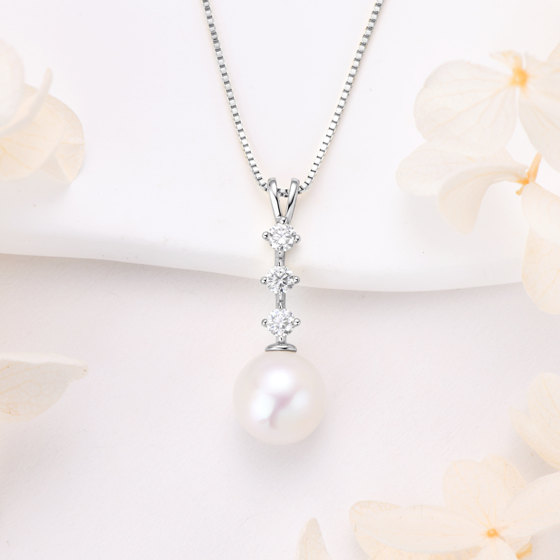 9.5-10 mm Natural Freshwater Pearl Drop Pendant Necklace with Moissanite Stones