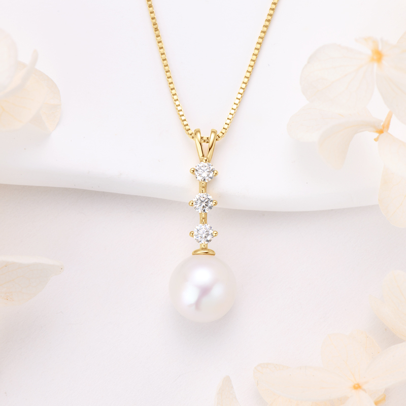 9.5-10 mm Natural Freshwater Pearl Drop Pendant Necklace with Moissanite Stones