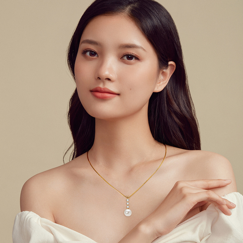 9.5-10 mm Natural Freshwater Pearl Drop Pendant Necklace with Moissanite Stones