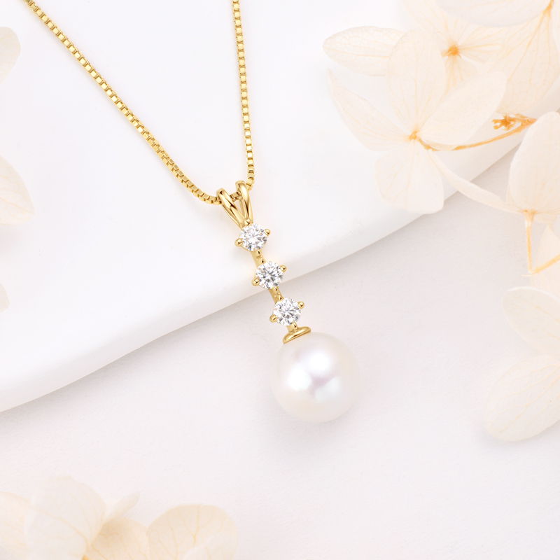 9.5-10 mm Natural Freshwater Pearl Drop Pendant Necklace with Moissanite Stones
