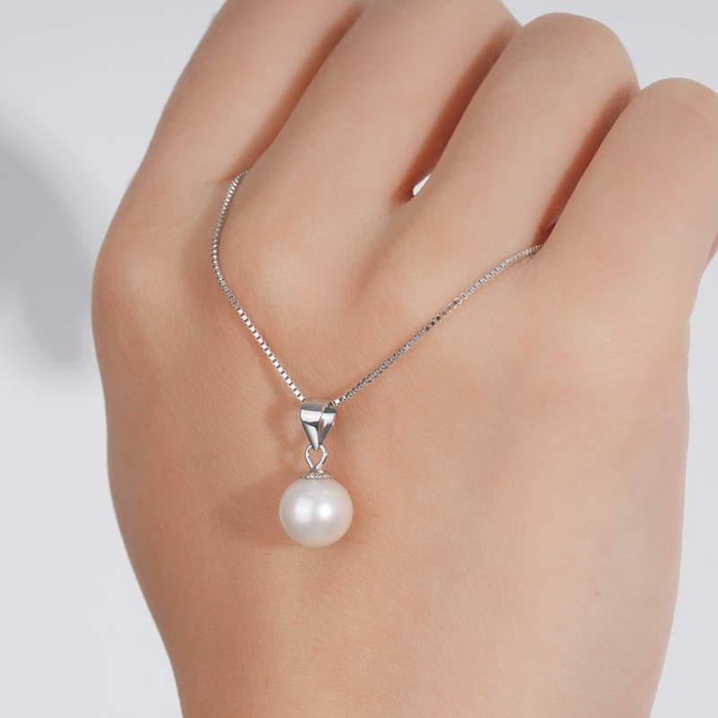 Classic 9-10 mm Freshwater White Pearl Pendant Necklace