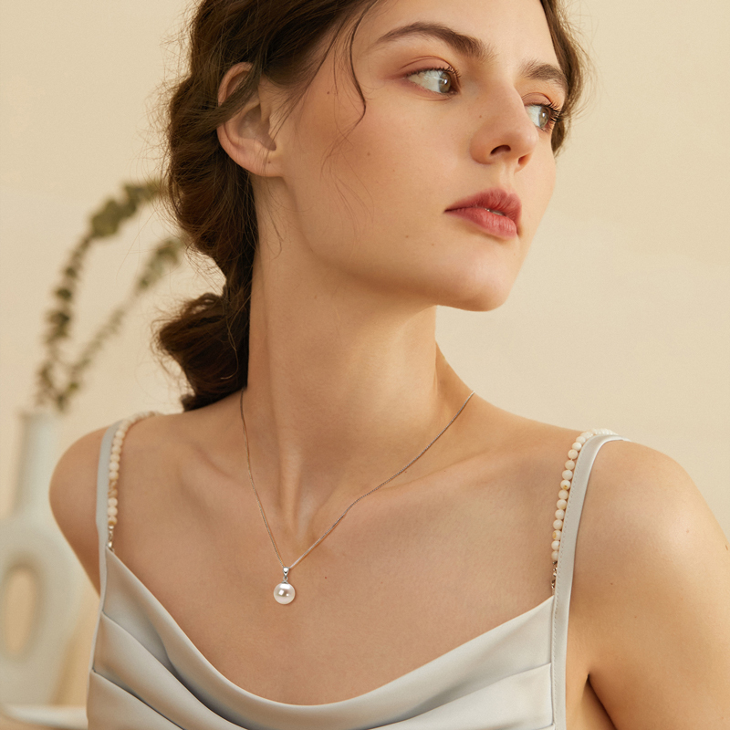 Classic 9-10 mm Freshwater White Pearl Pendant Necklace