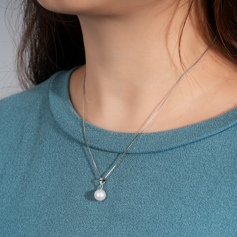 Classic 9-10 mm Freshwater White Pearl Pendant Necklace