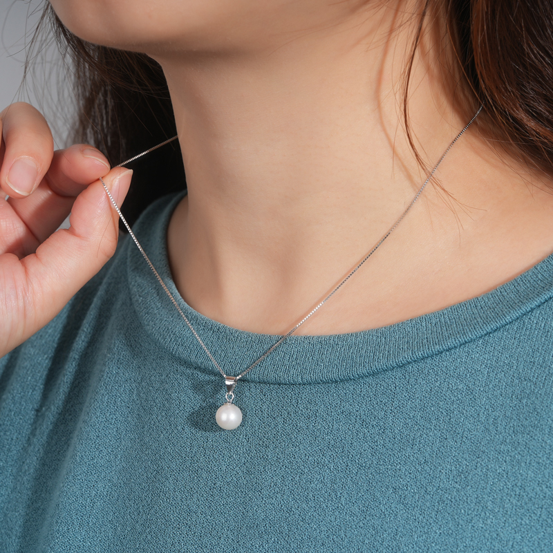 Classic 9-10 mm Freshwater White Pearl Pendant Necklace