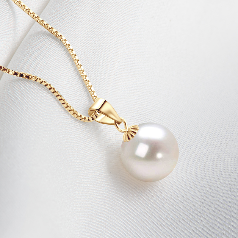Classic 9-10 mm Freshwater White Pearl Pendant Necklace