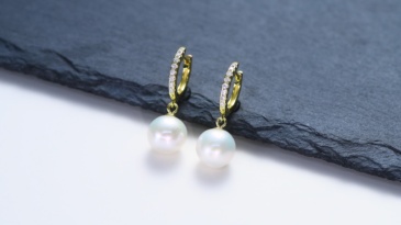 9-10 mm Natural Freshwater Pearl Drop Earrings with 1.4 mm Moissanite Side Stones