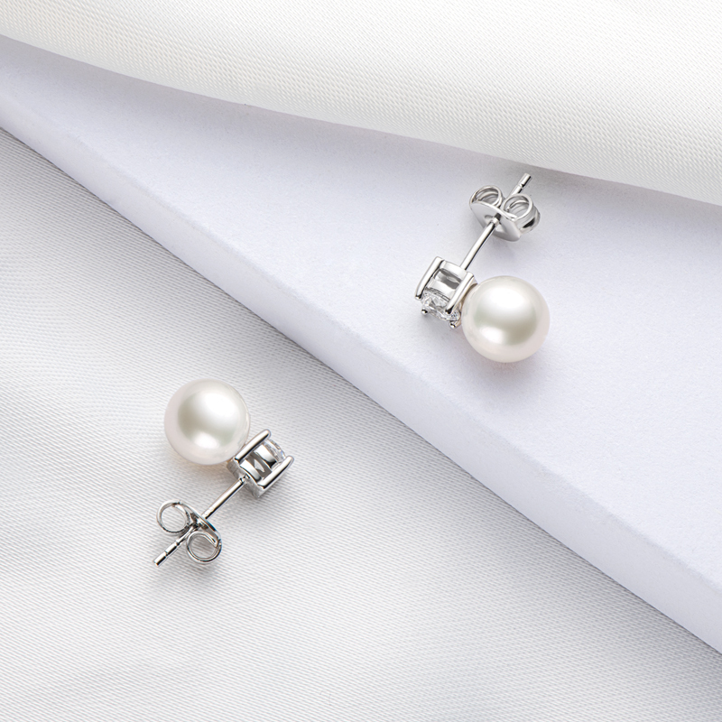 Classic 6.5-7 mm Freshwater Pearl Stud Earrings with Moissanite Stones