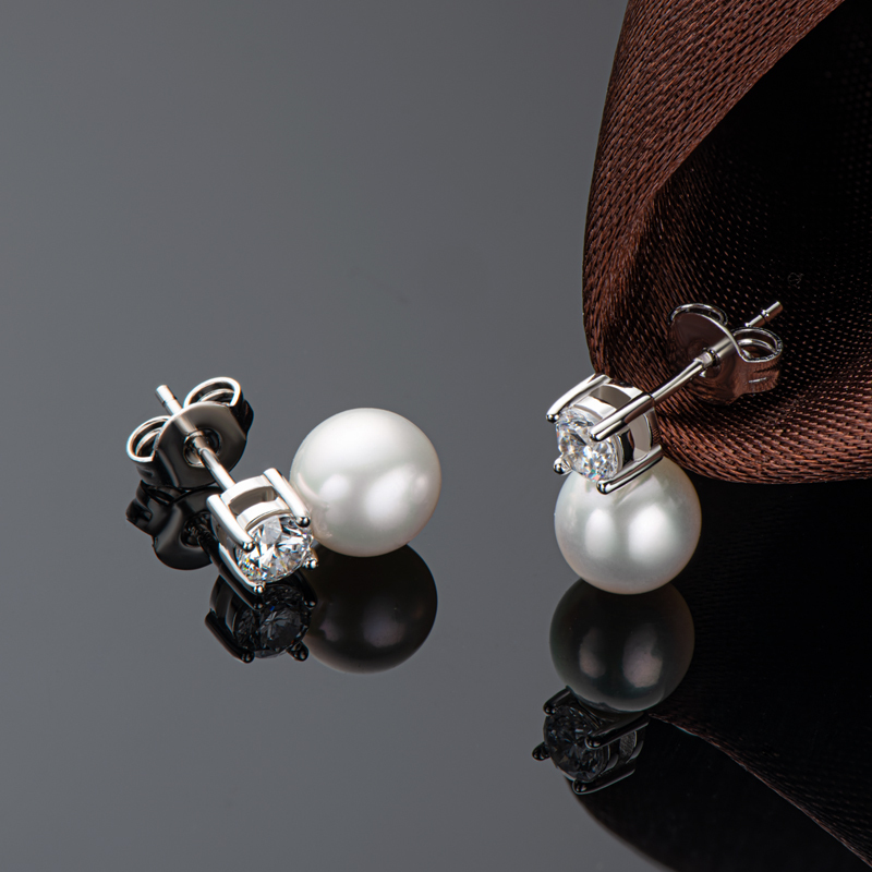 Classic 6.5-7 mm Freshwater Pearl Stud Earrings with Moissanite Stones