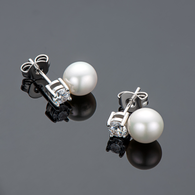 Classic 6.5-7 mm Freshwater Pearl Stud Earrings with Moissanite Stones