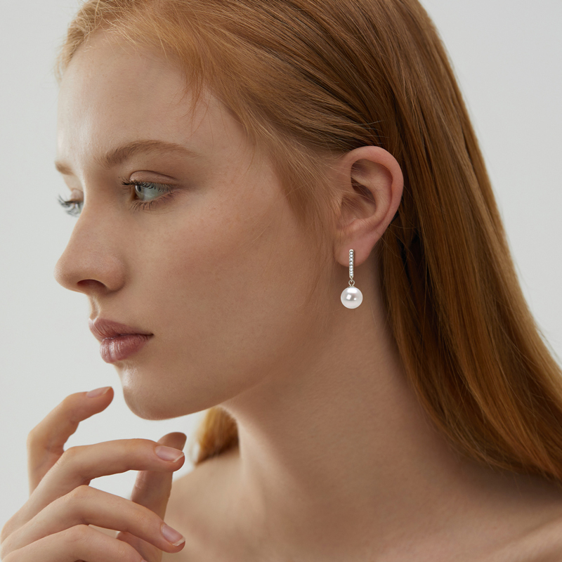 9-10 mm Natural Freshwater Pearl Drop Earrings with 1.4 mm Moissanite Side Stones