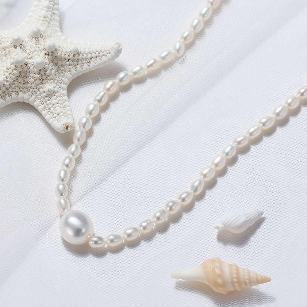 11 mm Freshwater Cultured White Pearl Pendant & Rice-Shaped Pearl Necklace