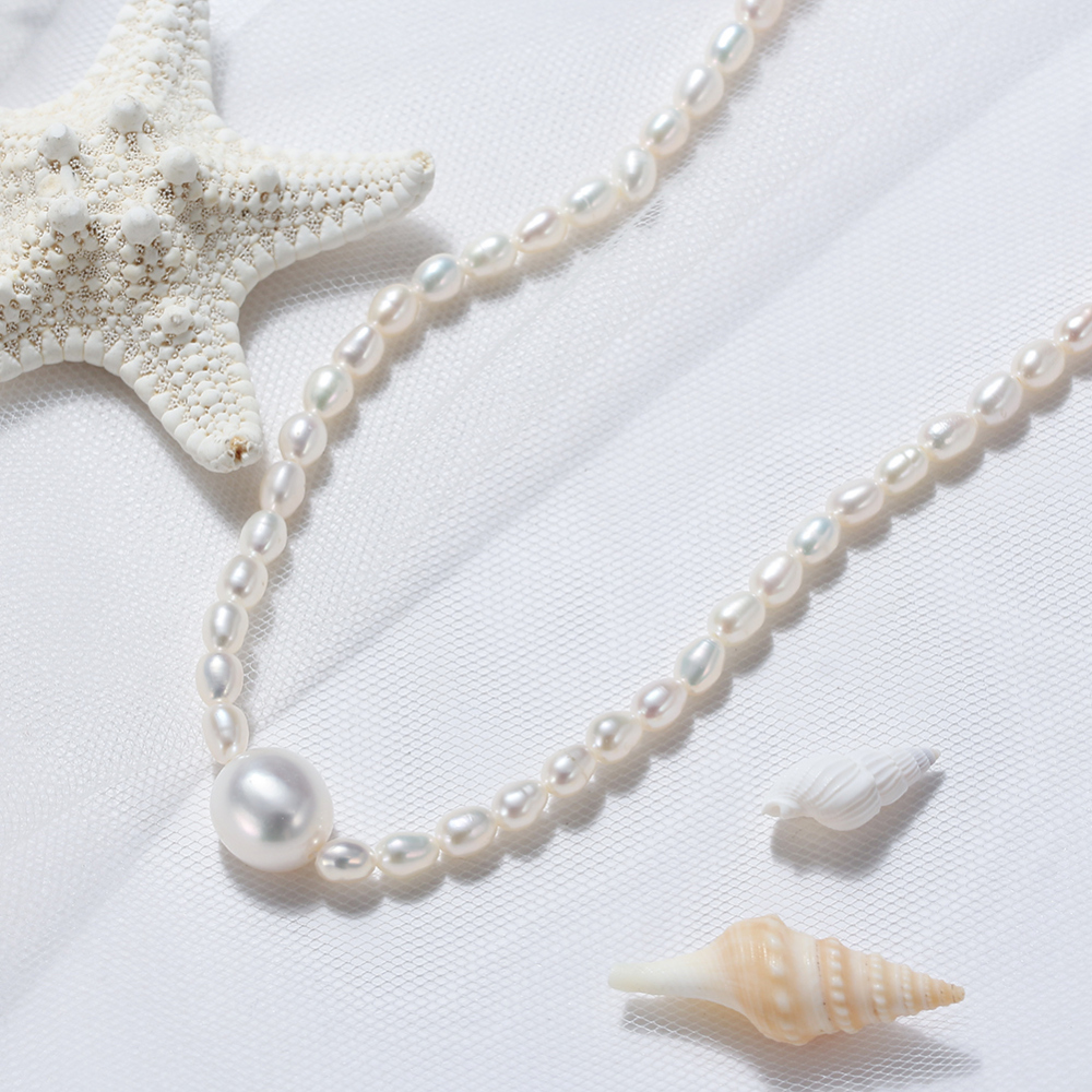 11 mm Freshwater Cultured White Pearl Pendant & Rice-Shaped Pearl Necklace