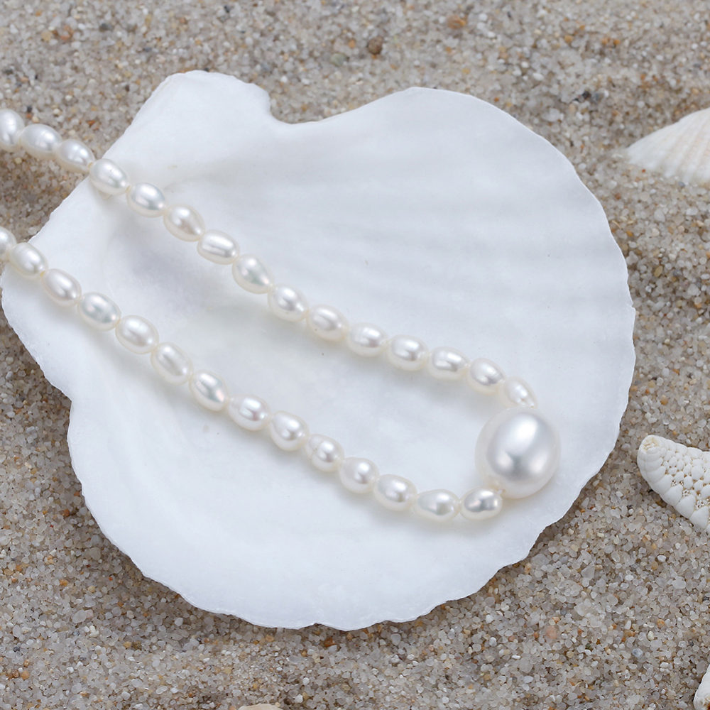 11 mm Freshwater Cultured White Pearl Pendant & Rice-Shaped Pearl Necklace