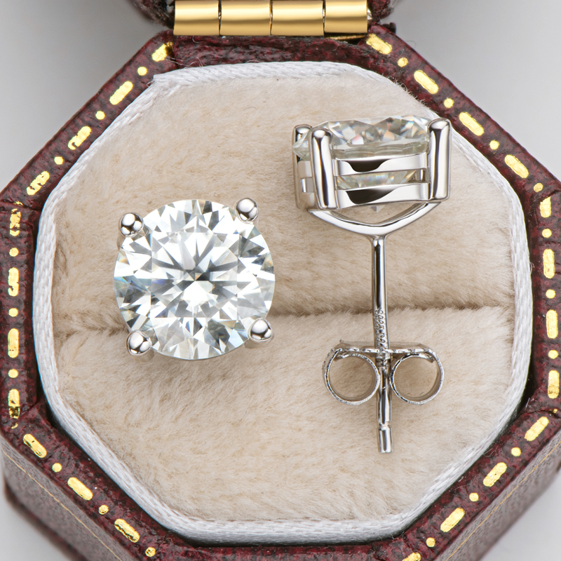 Classic 4-Prong Moissanite Stud Earrings - VVS Round Cut