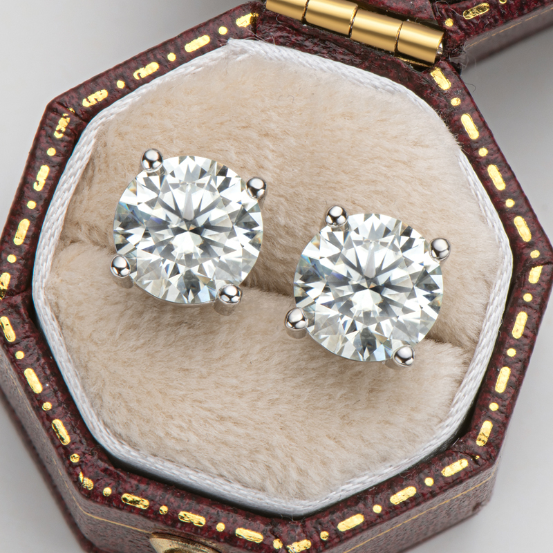Classic 4-Prong Moissanite Stud Earrings - VVS Round Cut