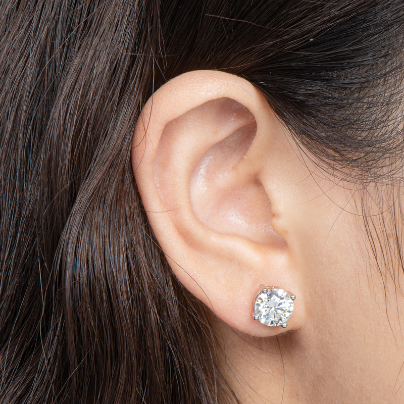 Classic 4-Prong Moissanite Stud Earrings - VVS Round Cut