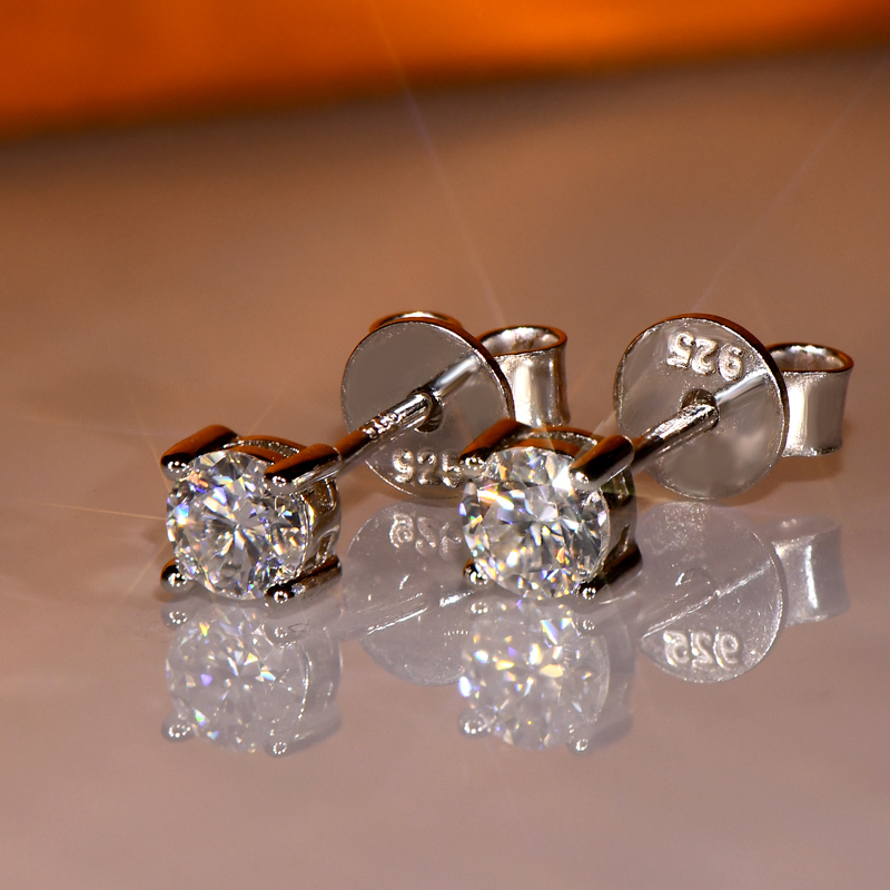 Classic 4-Prong Moissanite Stud Earrings - VVS Round Cut