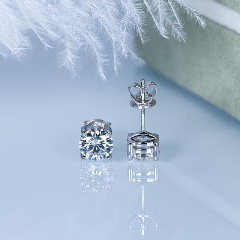Classic 4-Prong Moissanite Stud Earrings - VVS Round Cut