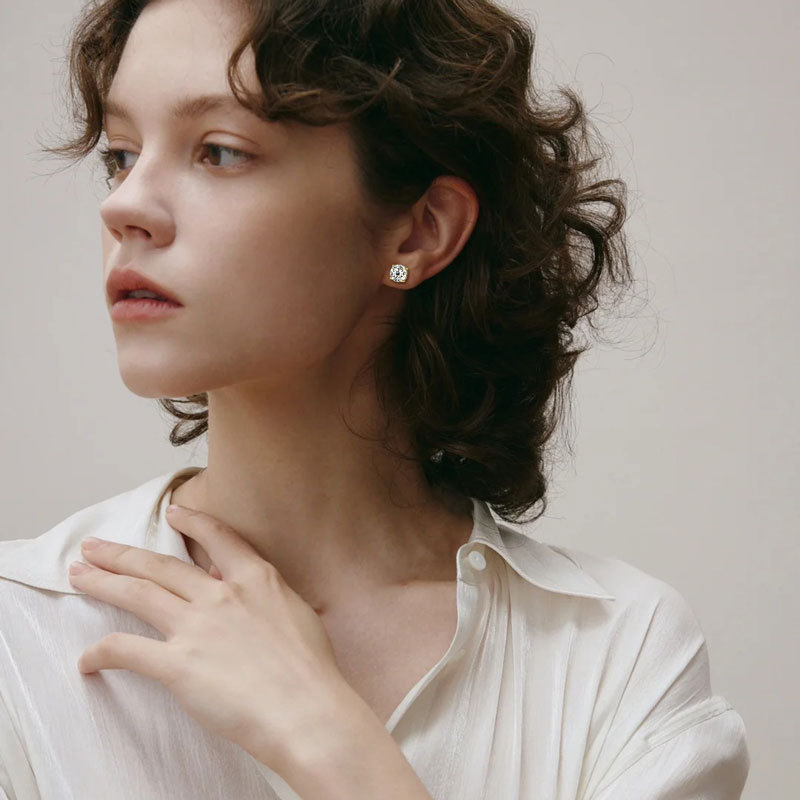 Classic 4-Prong Moissanite Stud Earrings—VVS Round Cut