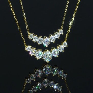 7-Stone Moissanite Smile Necklace