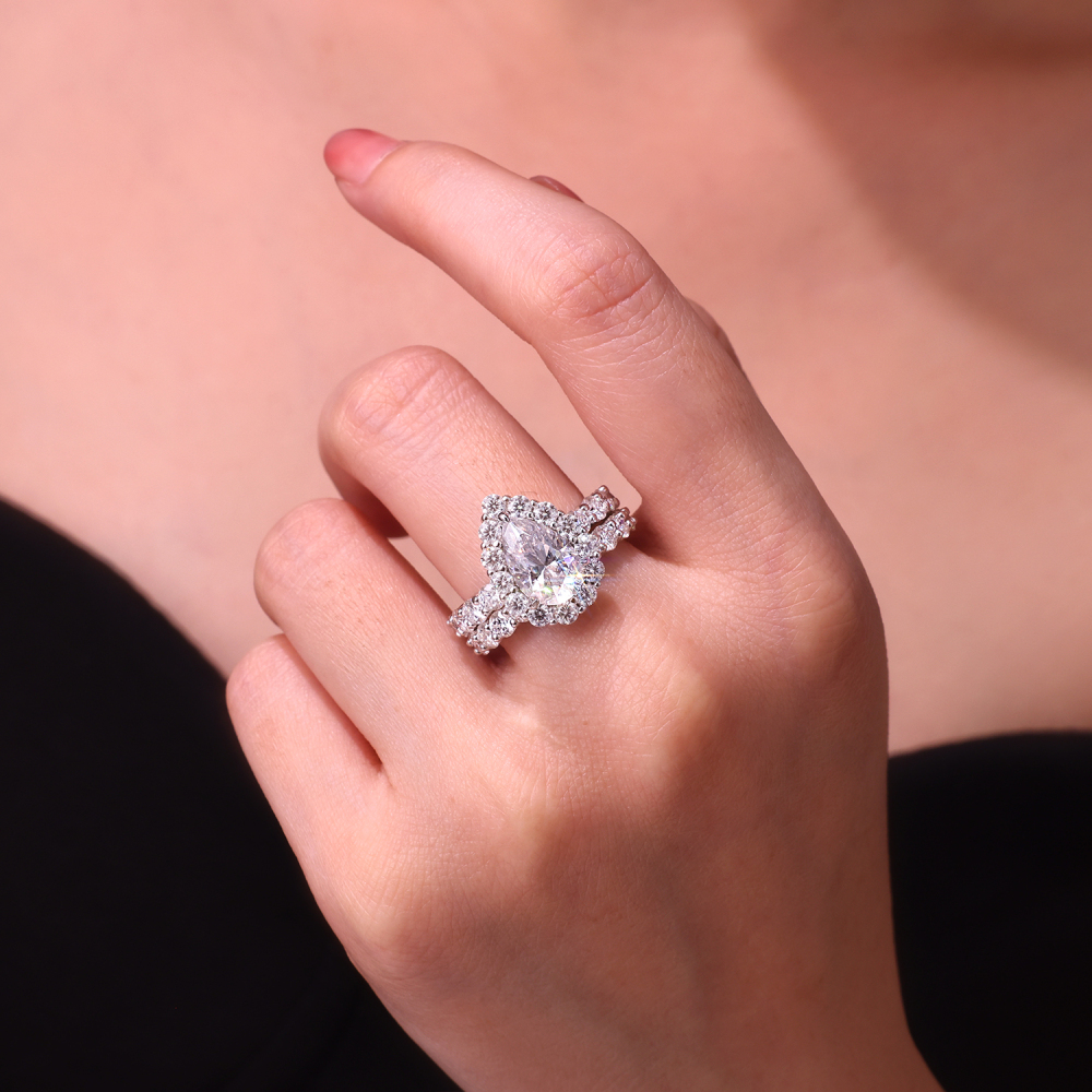 Exquisite 3ct Pear Cut Moissanite Bridal Set