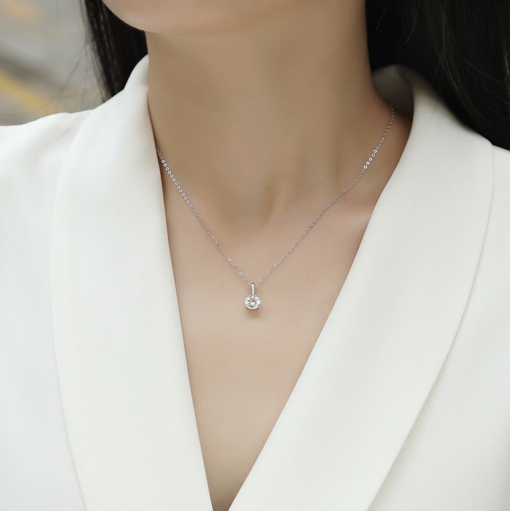 4-Prong Round Brilliant Cut Solitaire Moissanite Necklace