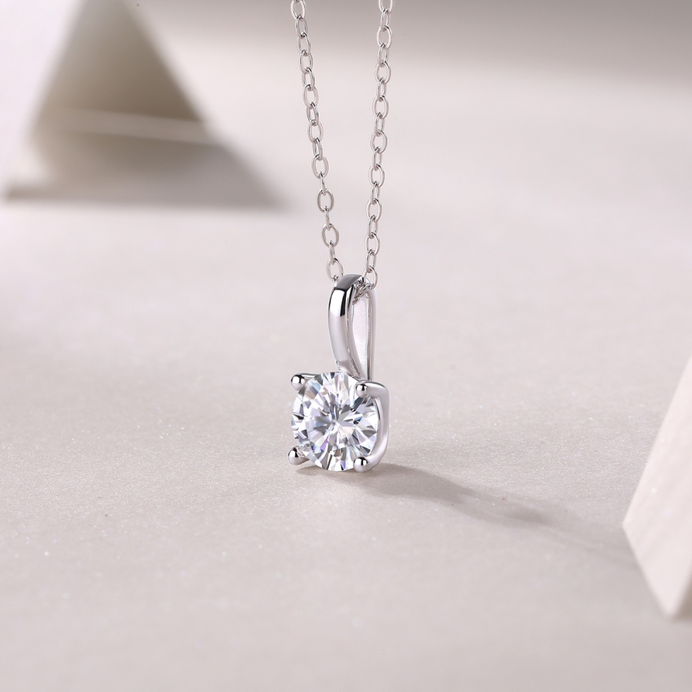 4-Prong Round Brilliant Cut Solitaire Moissanite Necklace