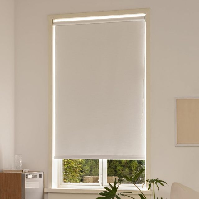 Manufacturer's Heavy-Duty Roller Blinds Blackout Window Shade for Indoor Use Plain Fabric Horizontal Built-in for Hotels
