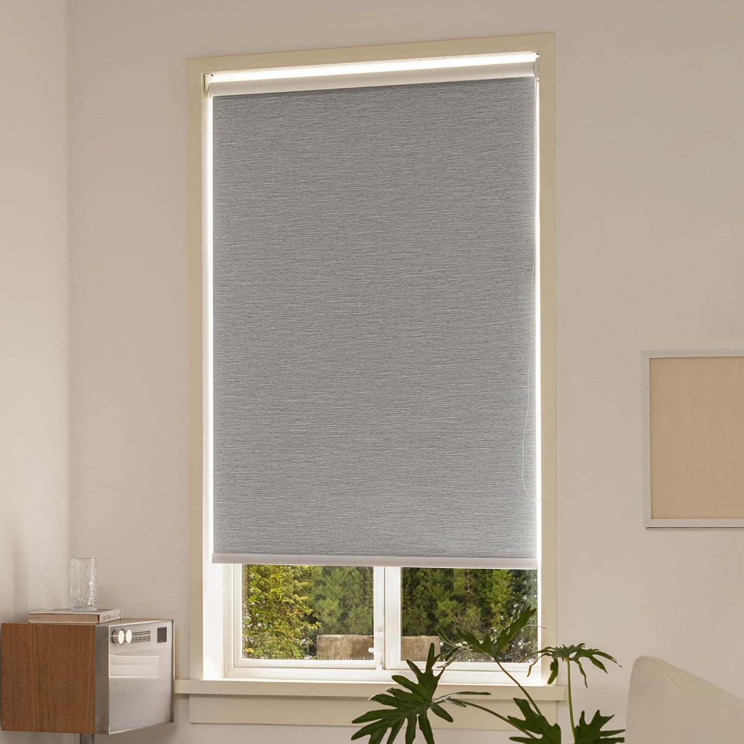 Manufacturer's Heavy-Duty Roller Blinds Blackout Window Shade for Indoor Use Plain Fabric Horizontal Built-in for Hotels