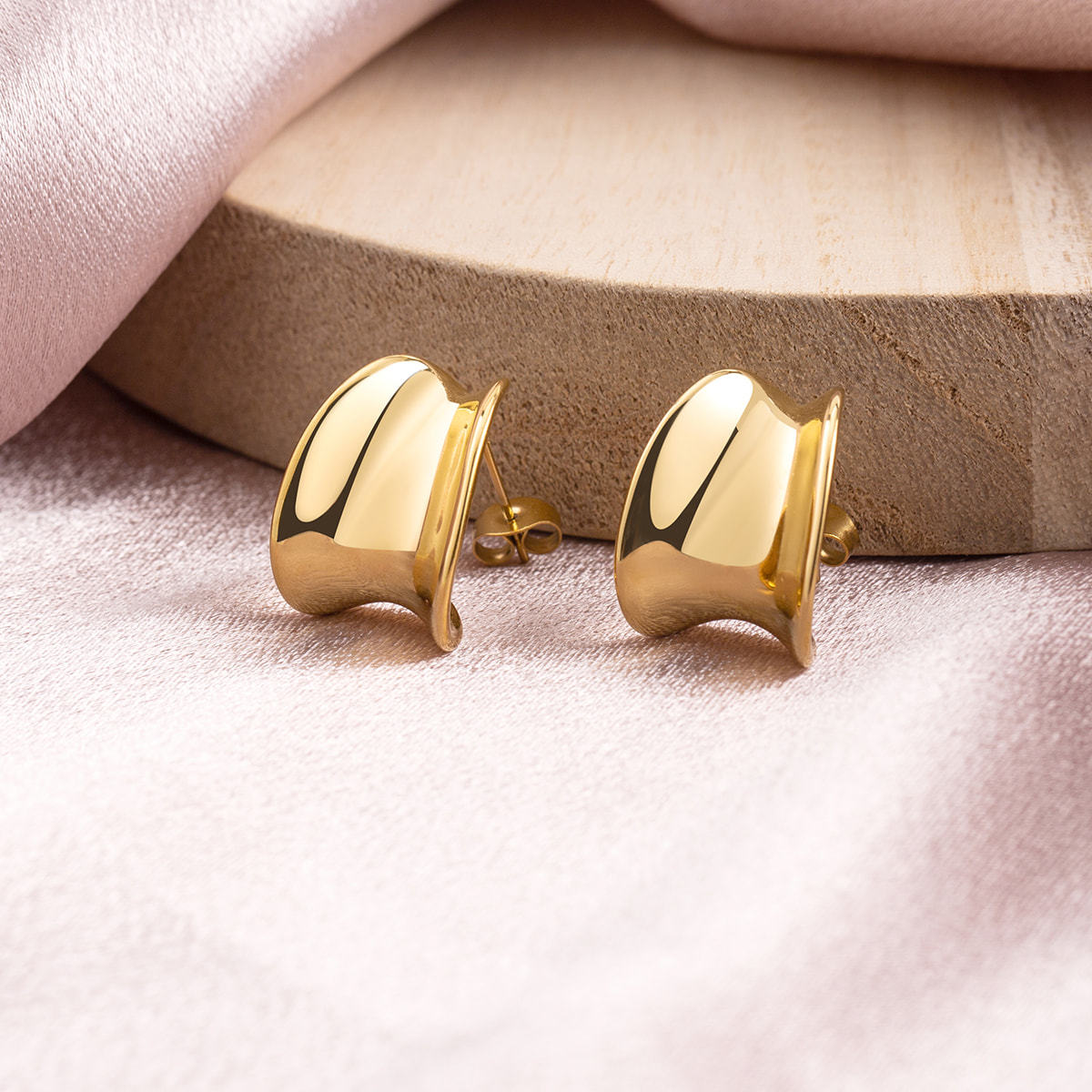 18K Gold Plated Stainless Steel Chunky Hoop Earrings for Women | High Polish Geometric D-Shape Stud | PVD Hypoallergenic Light Luxury Jewelry | Statement Fashion Gift
