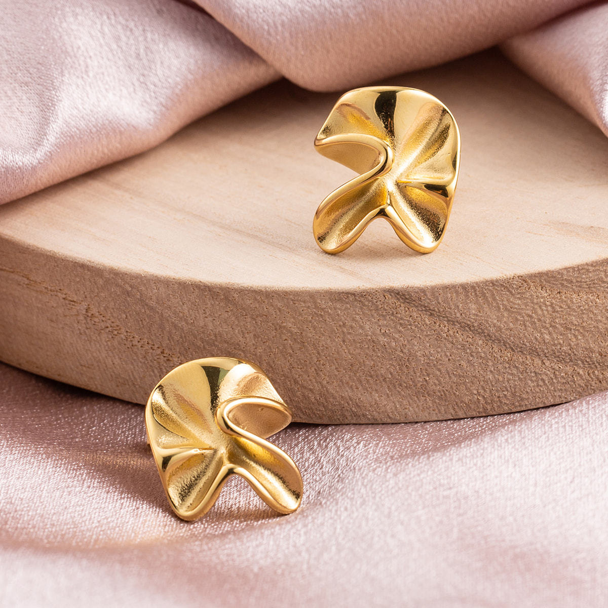 18K Gold Plated Stainless Steel Wavy Stud Earrings for Women, Tarnish Free Abstract Geometric Twisted Ripple Small Earrings
