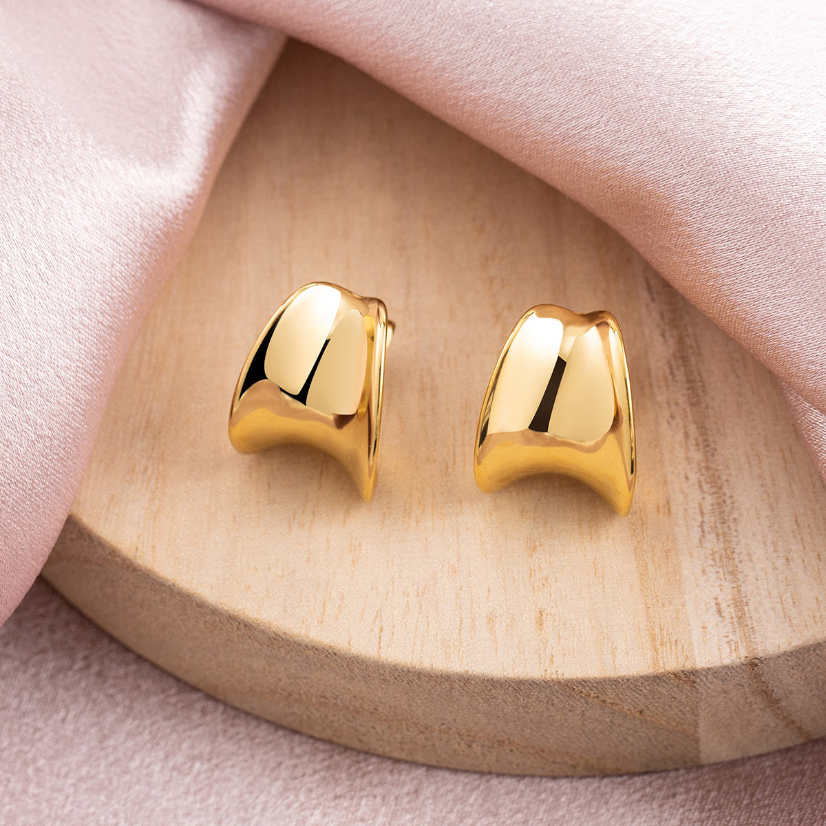 18K Gold Plated Stainless Steel Chunky Hoop Earrings for Women | High Polish Geometric D-Shape Stud | PVD Hypoallergenic Light Luxury Jewelry | Statement Fashion Gift