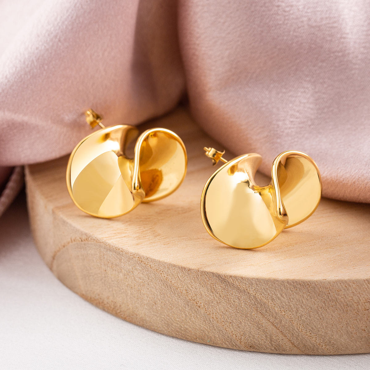 18K Gold Plated Twisted Hoop Earrings for Women, Minimalist Spiral Curve Stud Earrings, Modern Abstract Geometric Jewelry Gift