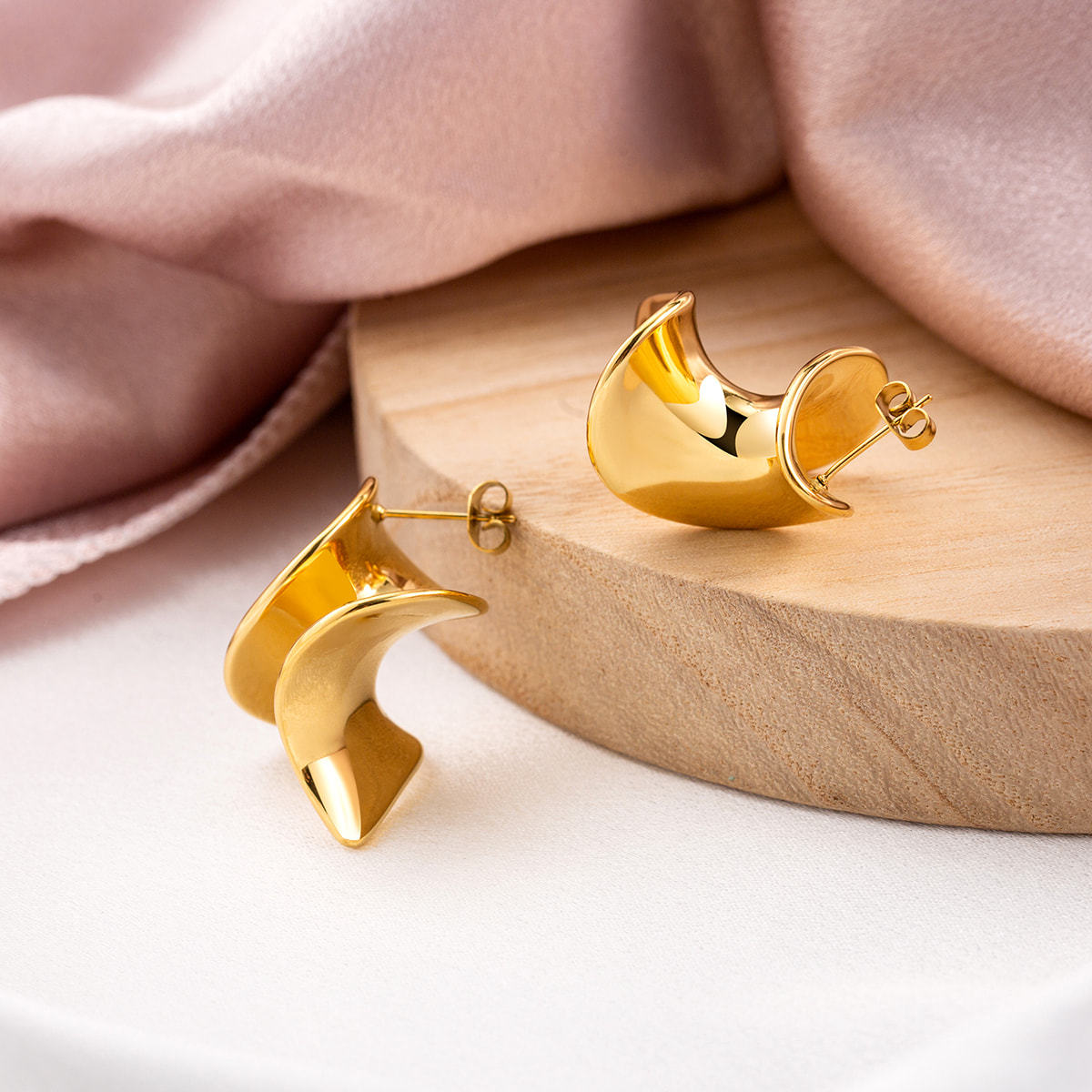 18K Gold Plated Twisted Hoop Earrings for Women, Minimalist Spiral Curve Stud Earrings, Modern Abstract Geometric Jewelry Gift