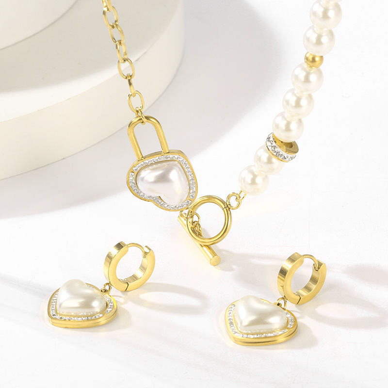Pearl Necklace Bracelet Earrings Set for Women, 18K Gold Plated Stainless Steel Toggle Clasp Jewelry Gift Set, Fashion Imitation Pearl Beaded Necklace with Heart Shell Pendant