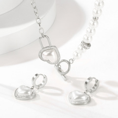 Pearl Necklace Bracelet Earrings Set for Women, 18K Gold Plated Stainless Steel Toggle Clasp Jewelry Gift Set, Fashion Imitation Pearl Beaded Necklace with Heart Shell Pendant