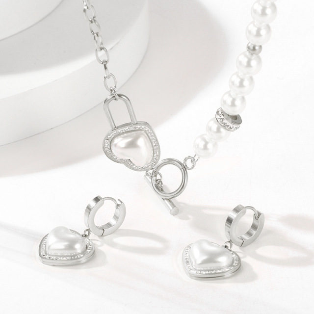 Pearl Necklace Bracelet Earrings Set for Women, 18K Gold Plated Stainless Steel Toggle Clasp Jewelry Gift Set, Fashion Imitation Pearl Beaded Necklace with Heart Shell Pendant