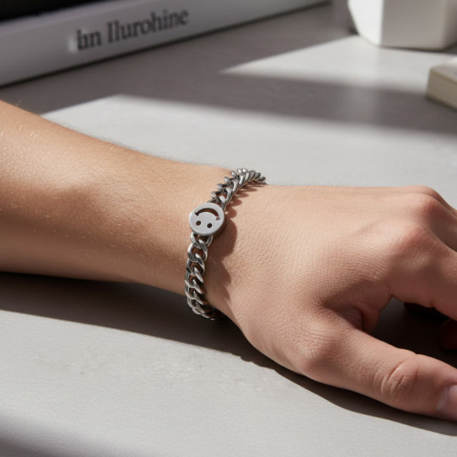 K-Pop Fashion Smiley Face Charm Stainless Steel Bracelet, Hypoallergenic Curb Chain Wristband, Cute Simple Gift for Teenagers Couples