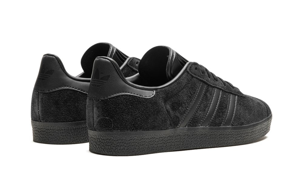 Gazelle "Triple Black" CQ2809