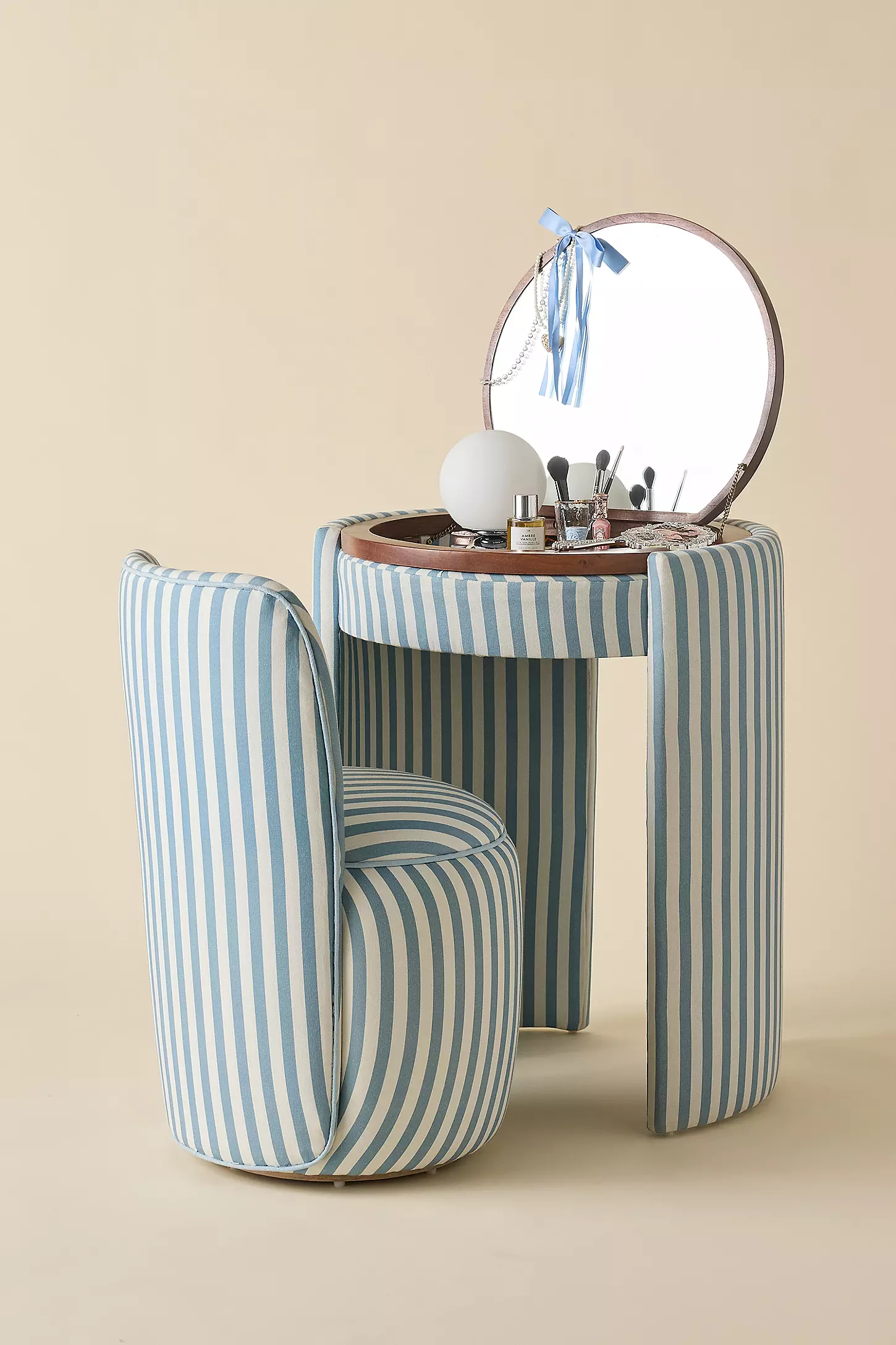 Loop Nesting Chair with Flip Top Side Table