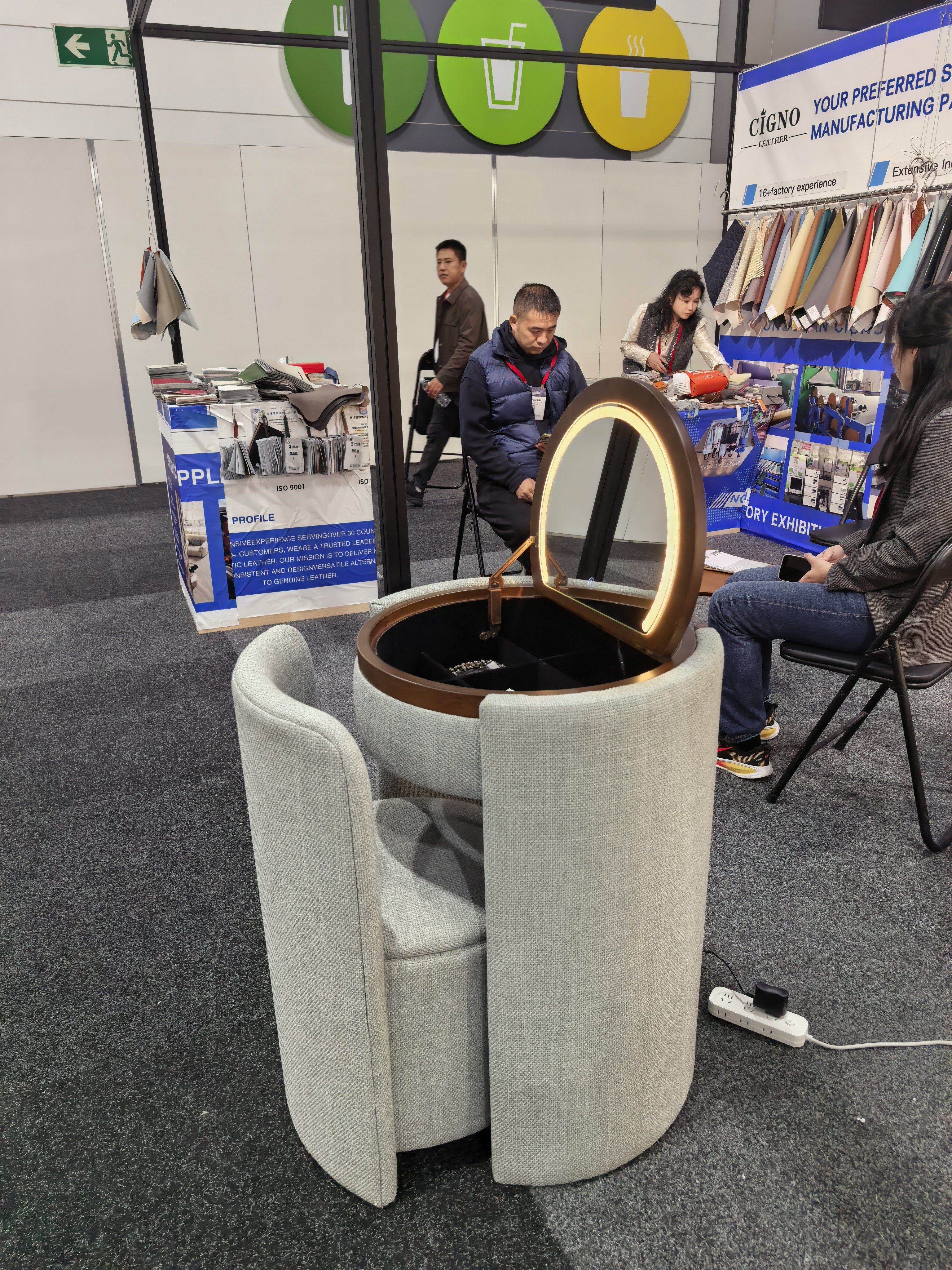 Loop Nesting Chair with Flip Top Side Table