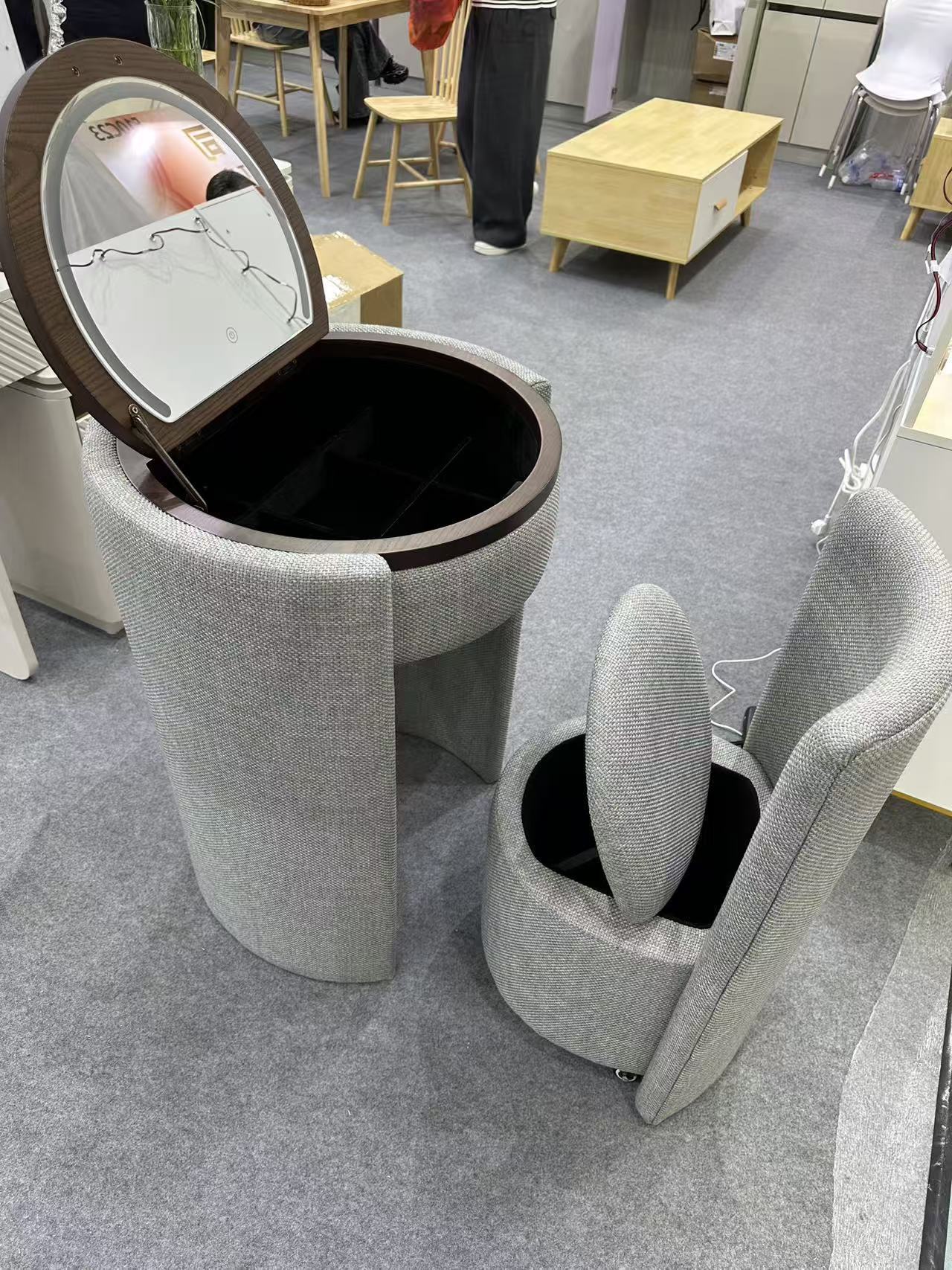 Round Flip-Top Dressing Table D