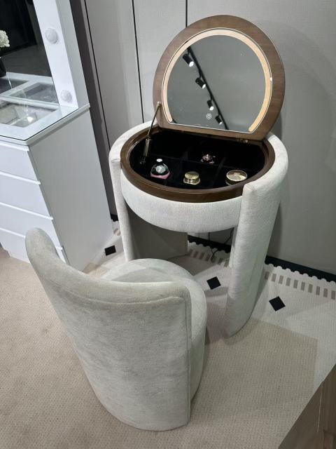 Round Flip-Top Dressing Table B