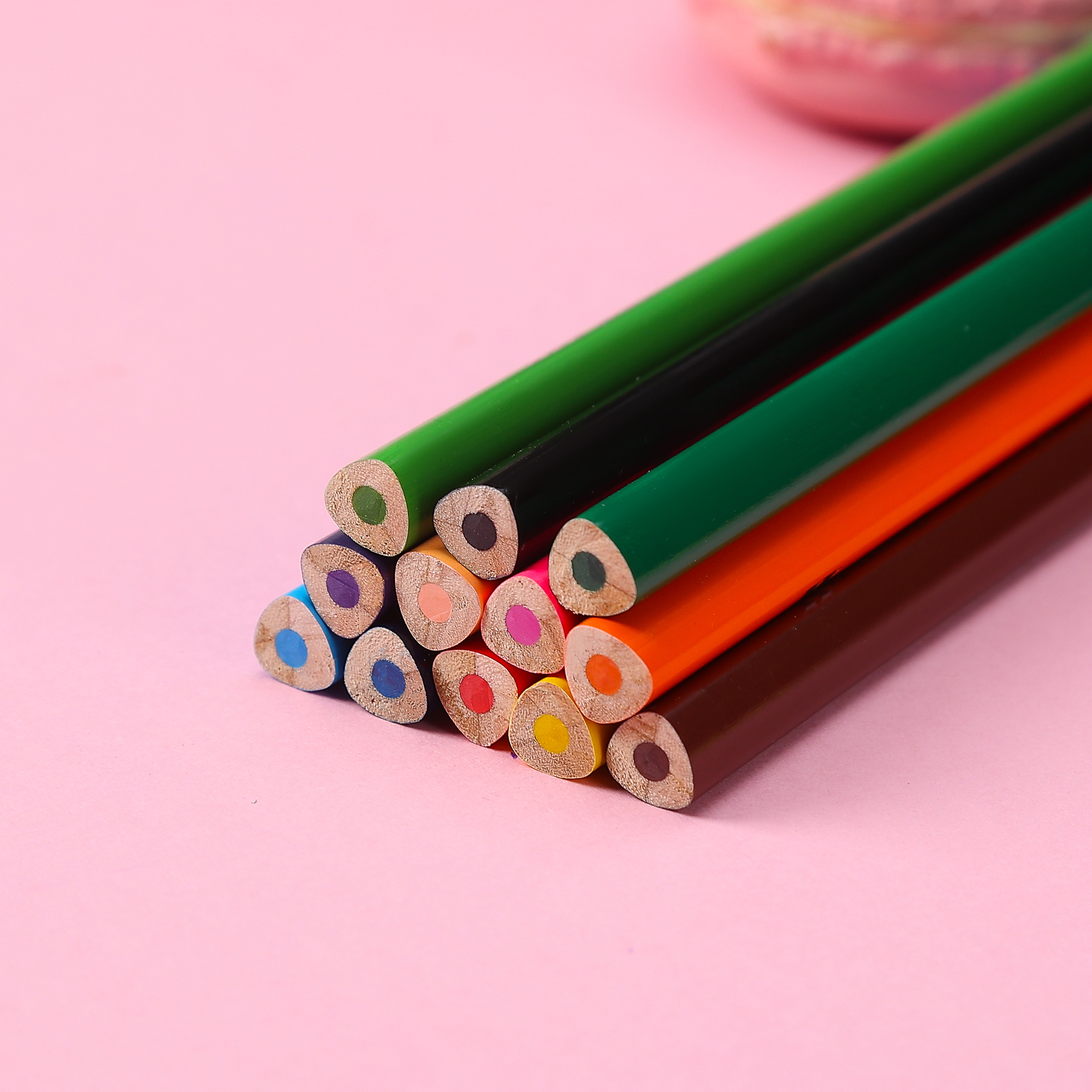 Muhui 12 color triangular pole softened wood advanced core children's writing and painting color lead cartoon panda color box packaging