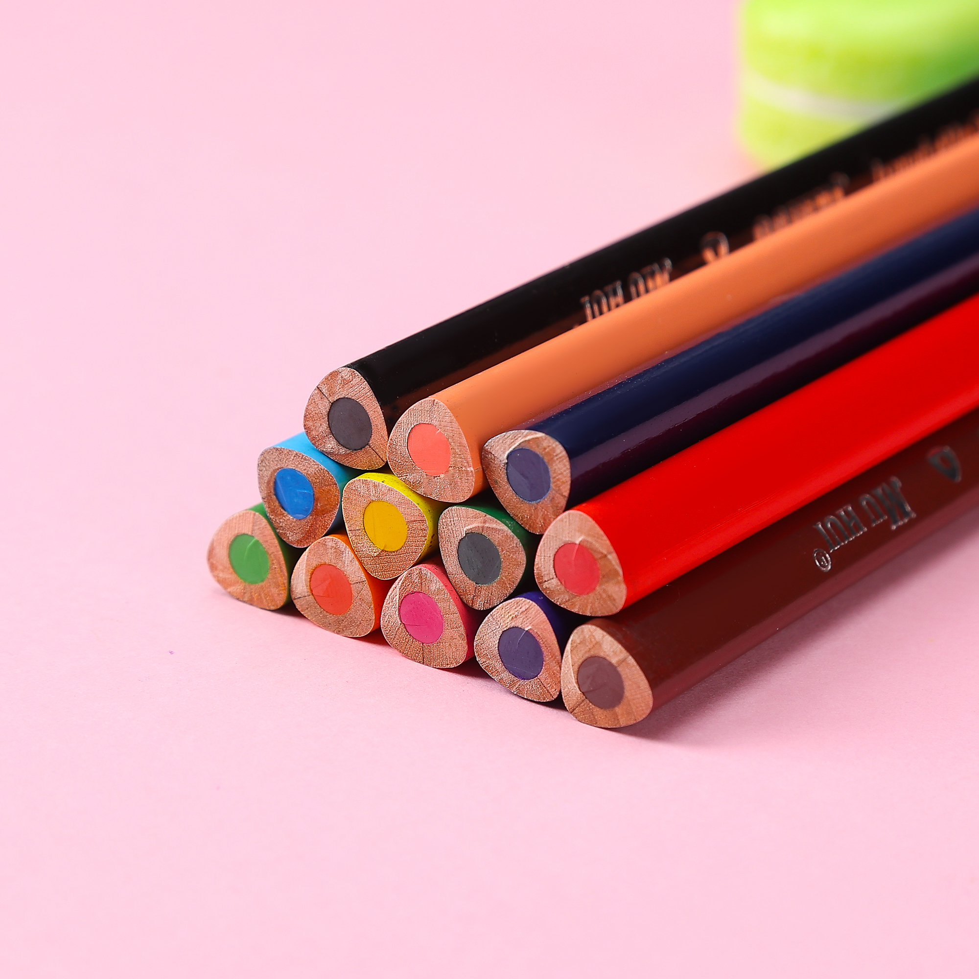 Muhui 12 color bold triangular pole softened wood 5.0mm lead pencil box packaging for children's writing and drawing