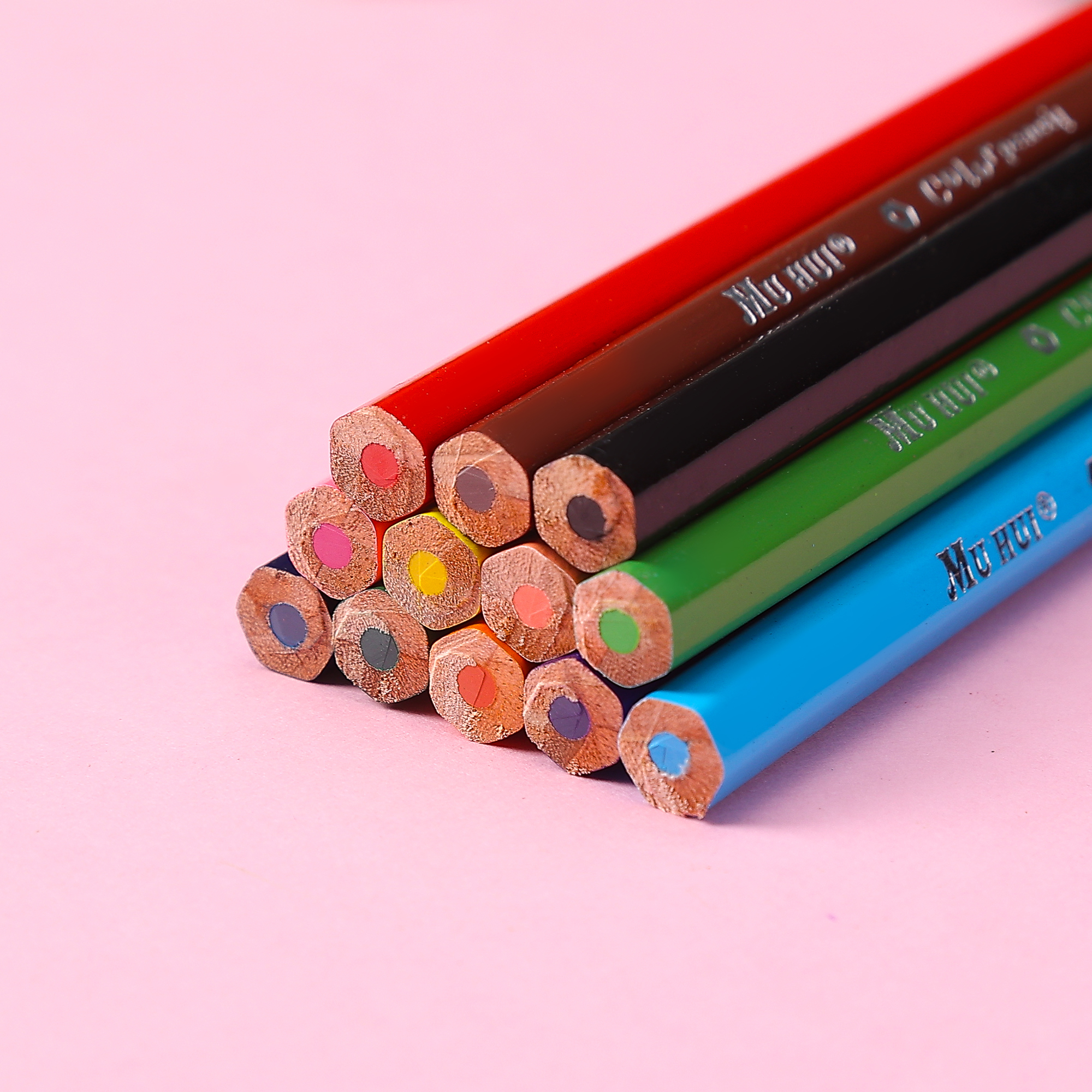 Muhui 12 color hexagonal pole softened wood advanced core children's writing and painting color lead four cartoon color box packaging