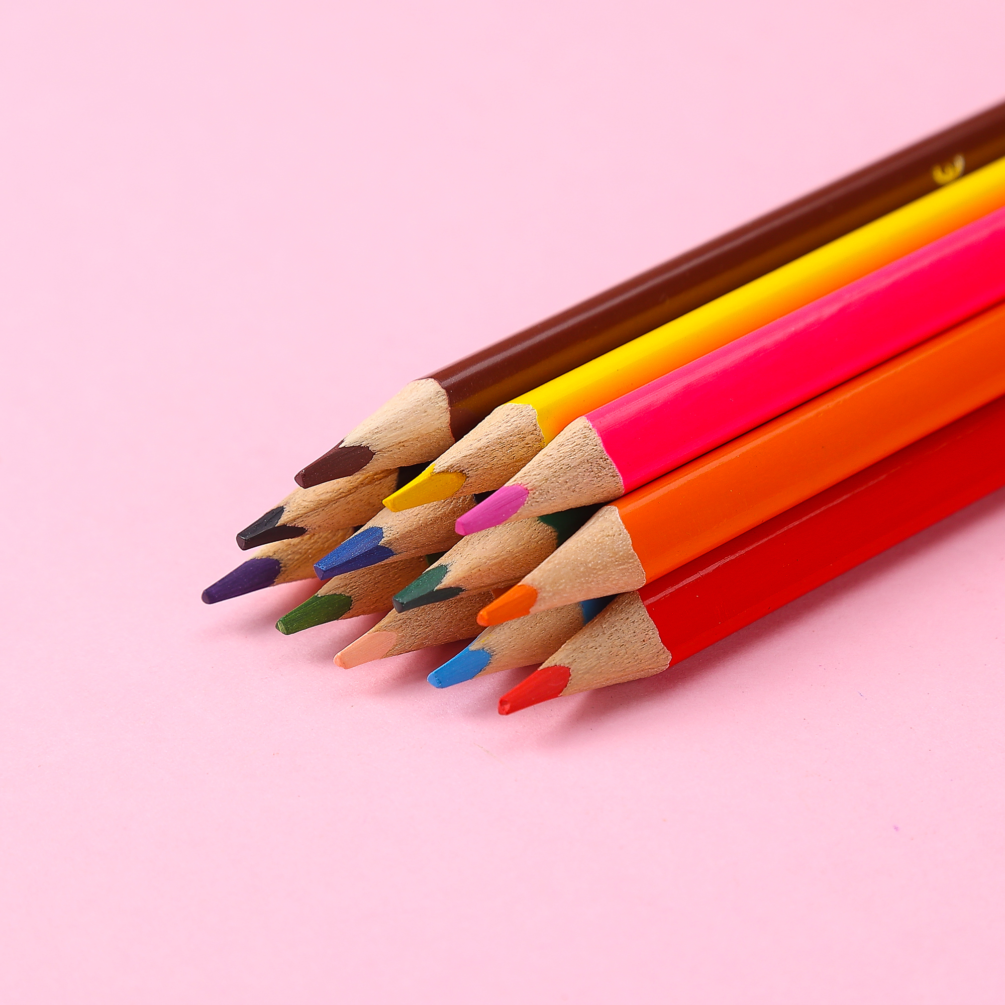 Muhui 12 color hexagonal pole softened wood advanced core children's writing and painting color lead four cartoon color box packaging