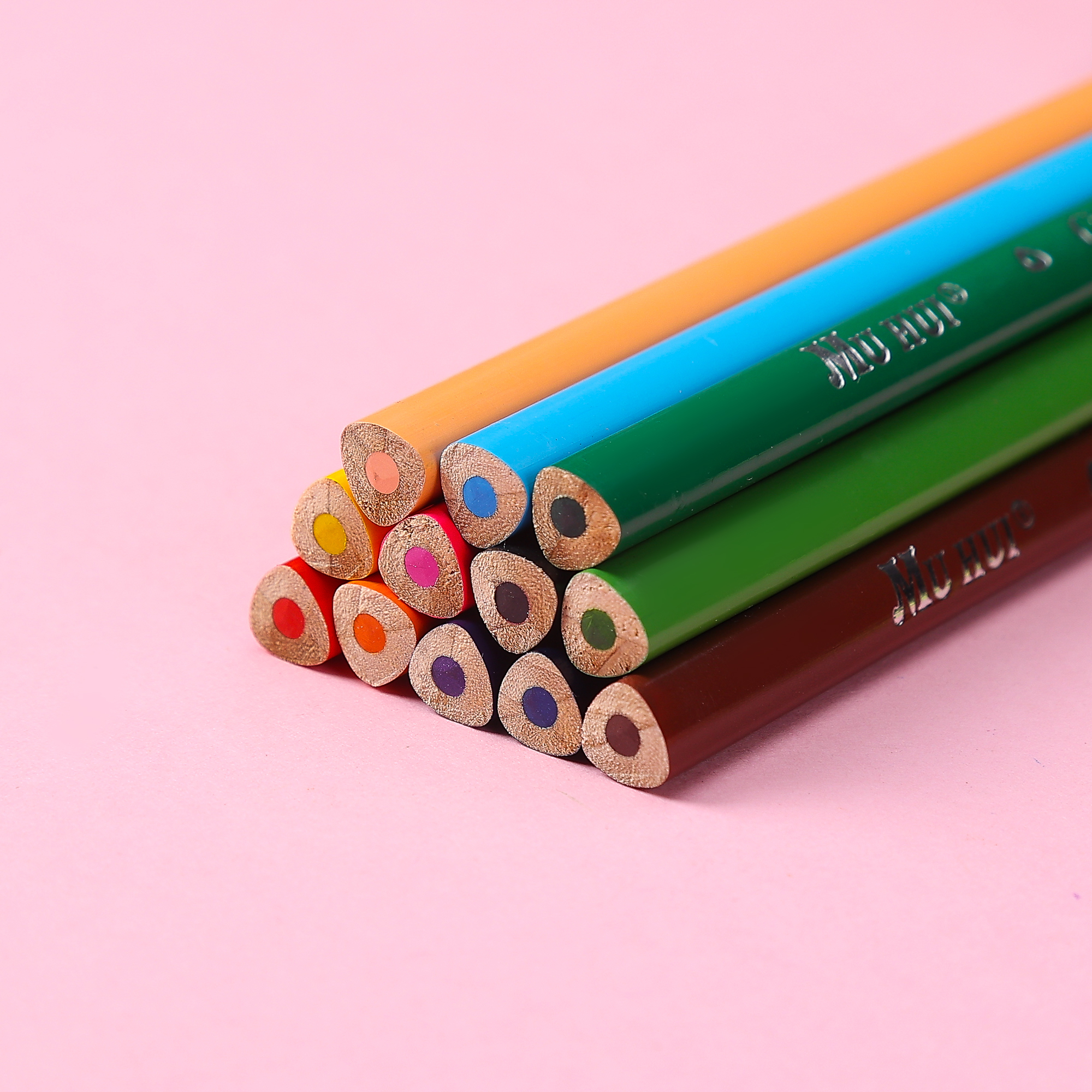 Muhui 12 color hexagonal pole softened wood advanced core children's writing and painting color lead four cartoon color box packaging